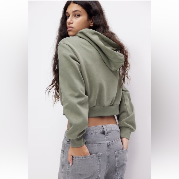 H&M Tops - H&M Short Hooded Sweatshirt